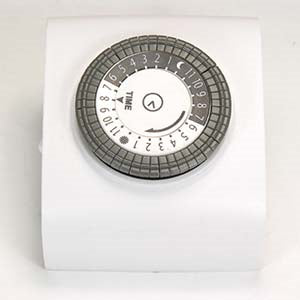 24 Hour Mechanical Pin Timer W/ Single Polarized Outlet